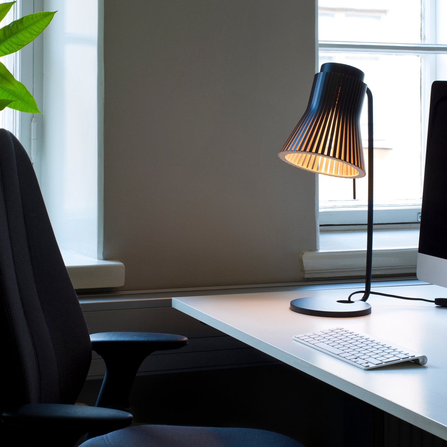 Petite 4620 table lamp